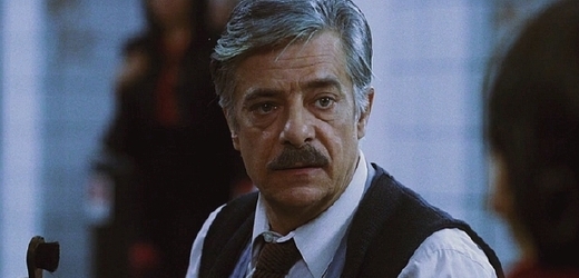 Giancarlo Giannini ve snímku Mimic z roku 1997.
