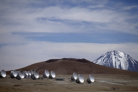 Teleskop umí pozovat záření z vesmíru o vlnových délkách 0,3 až 9,6 milimetru.