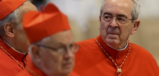 155 kardinálů začalo hledat nového papeže.