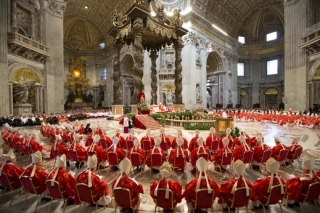 V den zahájení konkláve se kardinálové tradičně sejdou na polední bohoslužbě.