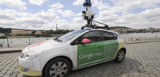 Od roku 2007 Google posílal do terénu auta s kamerami na střechách, které pořizovaly obrázky pro komponent Google Maps - Street View. 