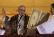 Novým papežem se stal argentinský kardinál Jorge Mario Bergoglio. K hodnosti papeže si vybral jméno František.