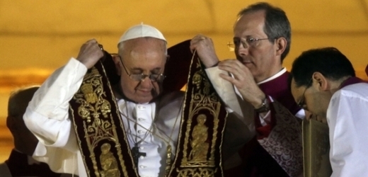 Jméno nového papeže bylo pro sázející překvapením. Kardinál Bergoglio nepatřil k favoritům.