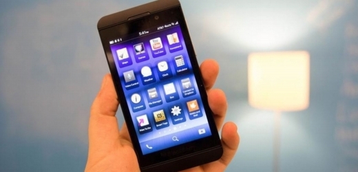 Společnost BlackBerry má objednávku na milion nových chytrých telefonů s operačním systémem BlackBerry 10.