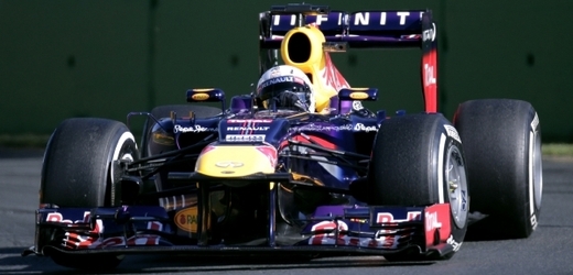 Sebastian Vettel ovládl první dva tréninky v nové sezoně.