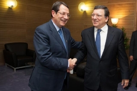 Šéf Evropské komise Barroso (vpravo) a kyperský prezident Anastasiades.