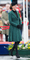 Těhotná britská vévodkyně Kate oblékla v neděli zelený kabátek a připnula si i stylovou brož ve tvaru čtyřlístku.