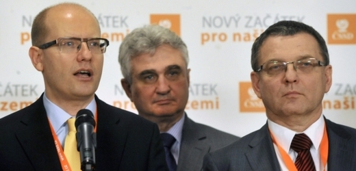 Staronový šéf ČSSD Bohuslav Sobotka (vlevo).