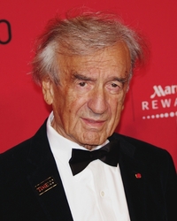 Rumunsko-americko-židovský spisovatel Elie Wiesel dostal Nobelovu cenu míru mimo jiné za knihy o Osvětimi.