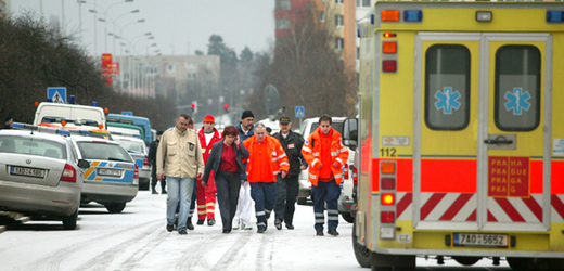 Policisté v Praze zasahovali u přepadení Komerční banky v prosinci 2009.