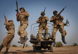 Pákistánští vojáci nejsou v mnoha oblastech Pákistánu pány.