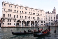 Palác Fondaco dei Tedeschi se změní v obchodní dům značky Benetton.
