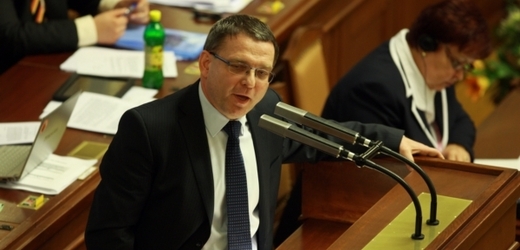 Předseda Lubomír Zaorálek schůzi přerušil.