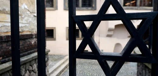 Výstava představuje historii synagog.