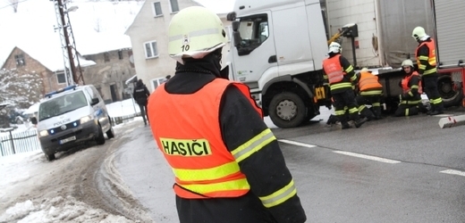 Požár v Předlicích se ještě nepodařilo uhasit, hasiči ho však mají pod kontrolou (ilustrační foto).