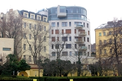Grygárek si byt pořídil ve čtvrtém podlaží, přímo nad Janouškem.