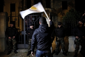 Na Kypru kvůli dluhové krizi panuje napětí.