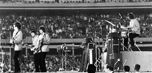 Beatles při vystoupení na stadionu Shea.