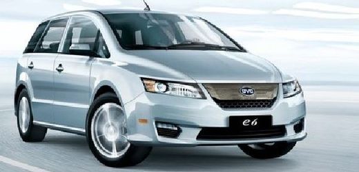Čínské automobilky produkují vlastní elektromobily, jako třeba BYD e6.
