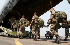 Do Bangui se přesunují francouzští vojáci.