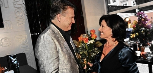 Marie Rottrová s partnerem Milanem Říhou jsou dvě zamilované hrdličky.