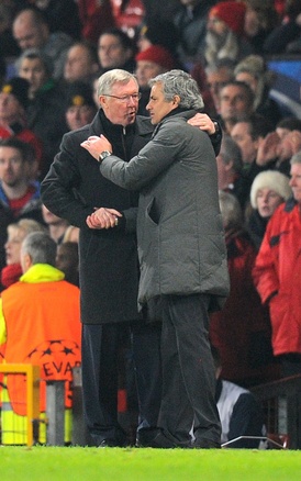 Přátelé v trenérské branži. Sir Alex Ferguson a José Mourinho.