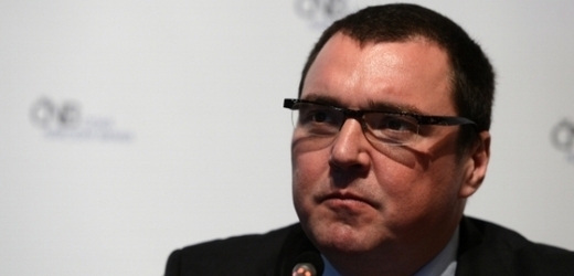 Guvernér České národní banky si loni ve funkci přišel na 3,7 milionu čistého. 