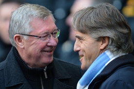 Sir Alex Ferguson (vlevo) a Roberto Mancini.