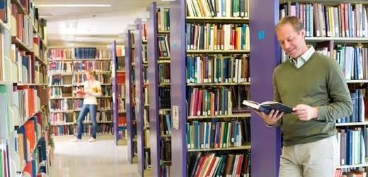 V knihovnách se půjčují hlavně beletrie a školní četba pro studenty (ilustrační foto).