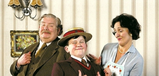 Rodina Dursleyova z filmové série o Harrym Potterovi: zleva strýc Vernon, synáček Dudley a teta Petunie.