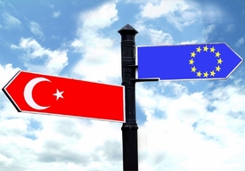 Kudy, kudy cestička. Nebude Turecku lépe mimo EU? 
