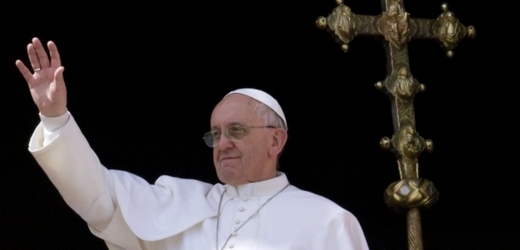 Papež František při požehnání Městu a světu. 