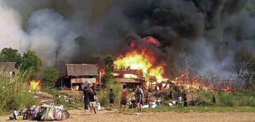 Požár školy v Barmě (ilustrační foto).