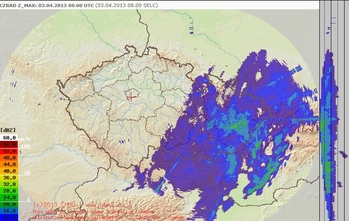 Snímek z radaru zachycuje situaci z osmé hodiny ranní. Tmavě modrá barva znázorňuje sněžení.