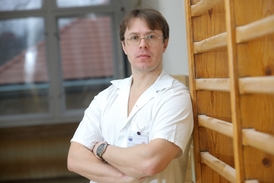 Vedoucí lékař toxikologického střediska Sergey Zakharov.