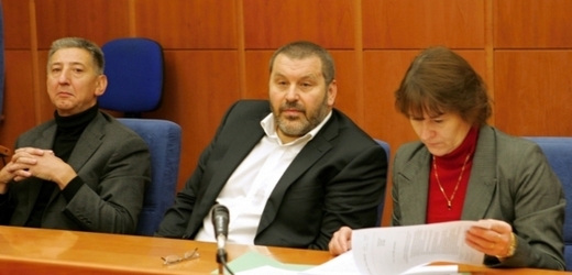 Soud s Alexandrem Novákem. Vlevo jeho obhájce Jan Růžek.