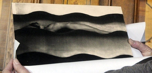 Snad nejznámější fotografie Františka Drtikola s názvem Vlna (1925).