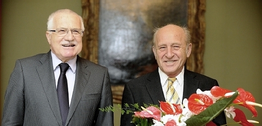 Jan Stráský (vpravo) a Václav Klaus se potkávali v 90. letech ve vrcholné politice, oba byli členy ODS.