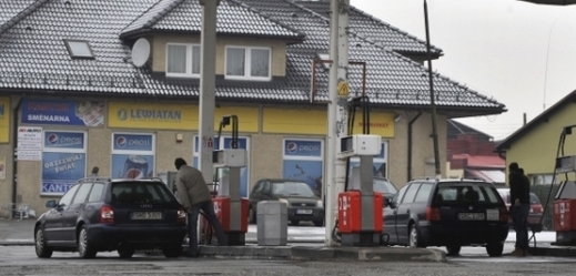 Projekt České pošty má pomoci řidičům snadno si najít nejlevnější tankování (ilustrační foto).