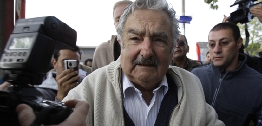 Uruguayský prezident José Mujica přehlédl zapnutý mikrofon.