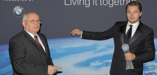 Michail Gorbačov (vlevo) a Leonardo DiCaprio.
