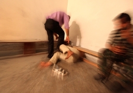 Syrští rebelové cvičí boj muže proti muži.