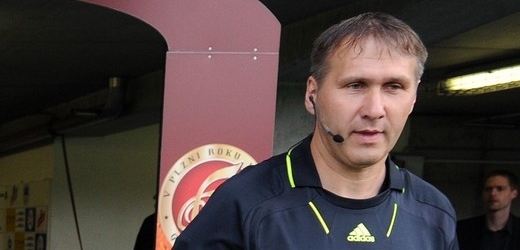 Fotbalový sudí Josef Košec spáchal sebevraždu.