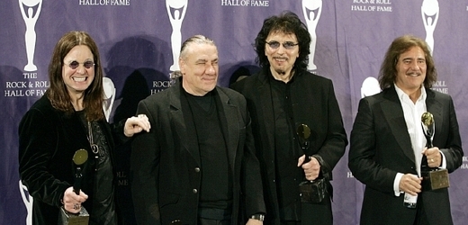 Black Sabbath při uvedení do Rock and Rollové síně slávy v březnu 2006.