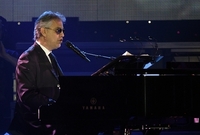 Čtyřiapadesátiletý Andrea Bocelli patří mezi nejoblíbenější a nejprodávanější interprety současnosti. 