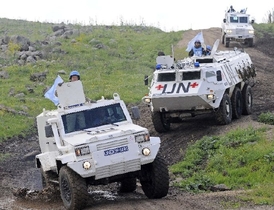 Vozidla UNDOF v oblasti Golan.