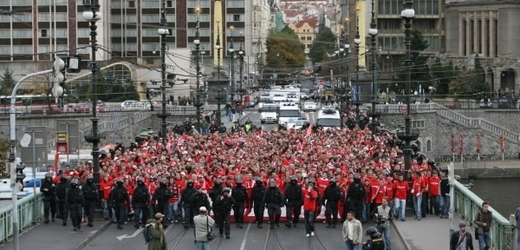 Slávisté chystají dosud největší pochod na Letnou.