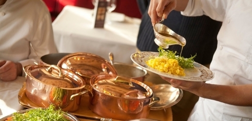 Aby hosté netápali, jsou restaurace, které používají kvalitní suroviny a chovají se vlídně k hostům označovány.