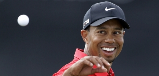 Znovu usměvavý Tiger Woods.