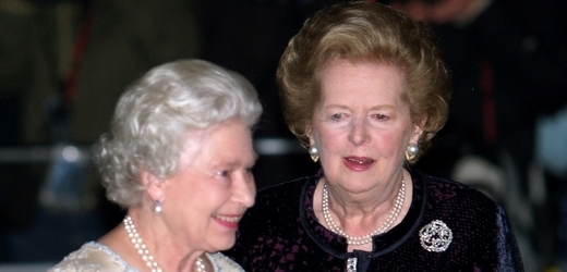 Nejvlivnější ženy Británie: Margaret Thatcherová (vpravo) na snímku s britskou královnou.
